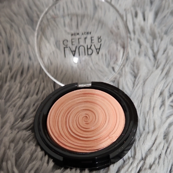 Laura Geller Swirl Gelato Illuminator in Soft Peach - Picture 1 of 3